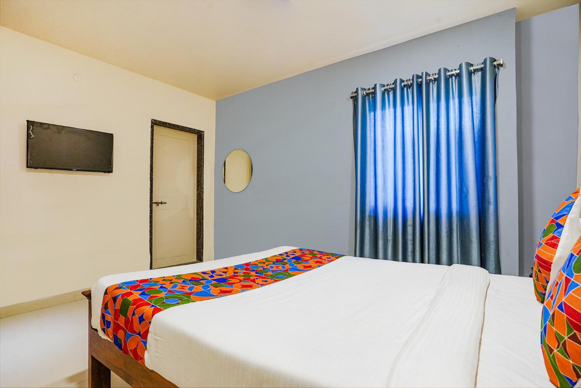 Fabhotel Unique Suites Hyderabad Exterior photo